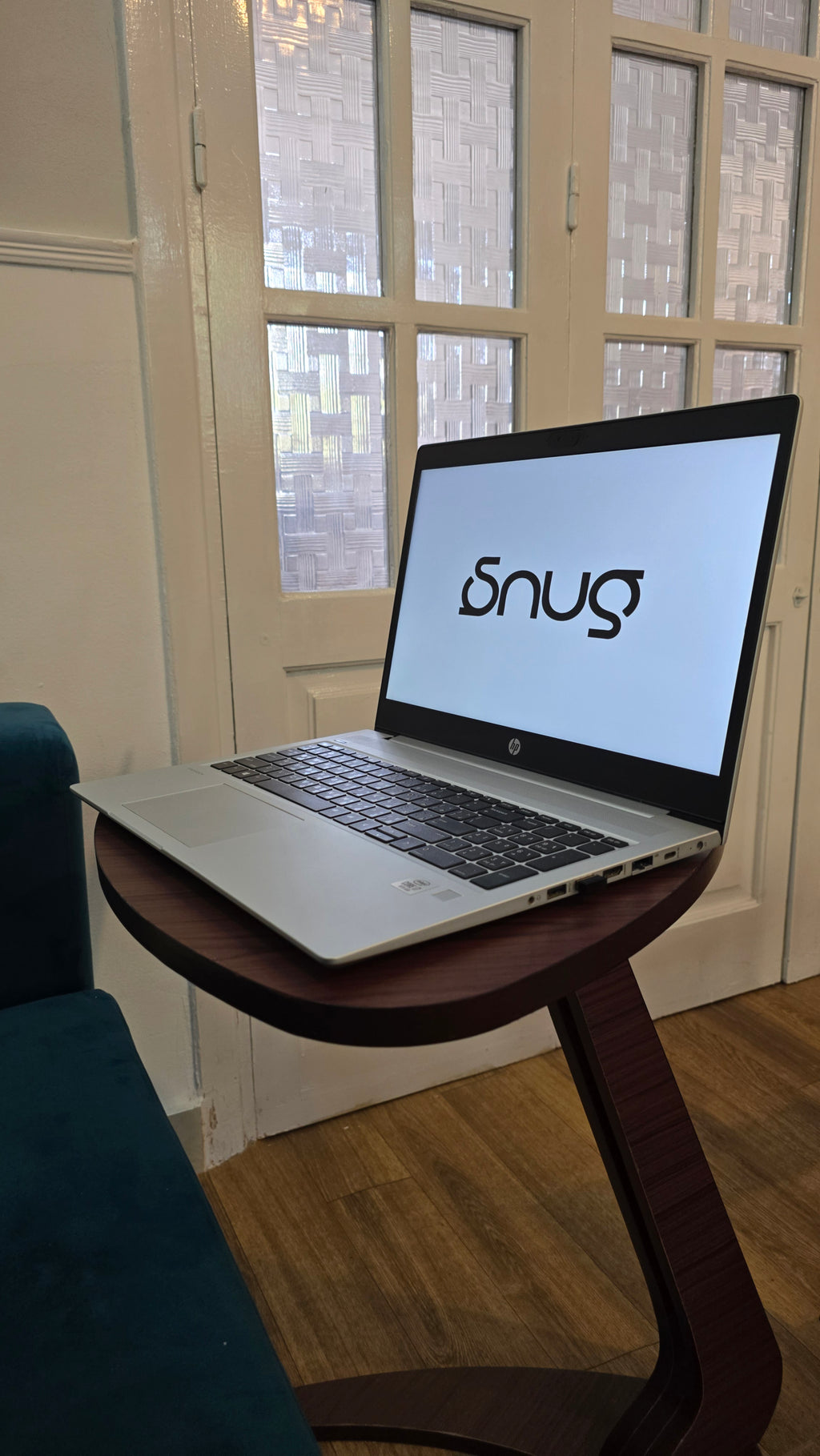 The snuggy table (Brown)