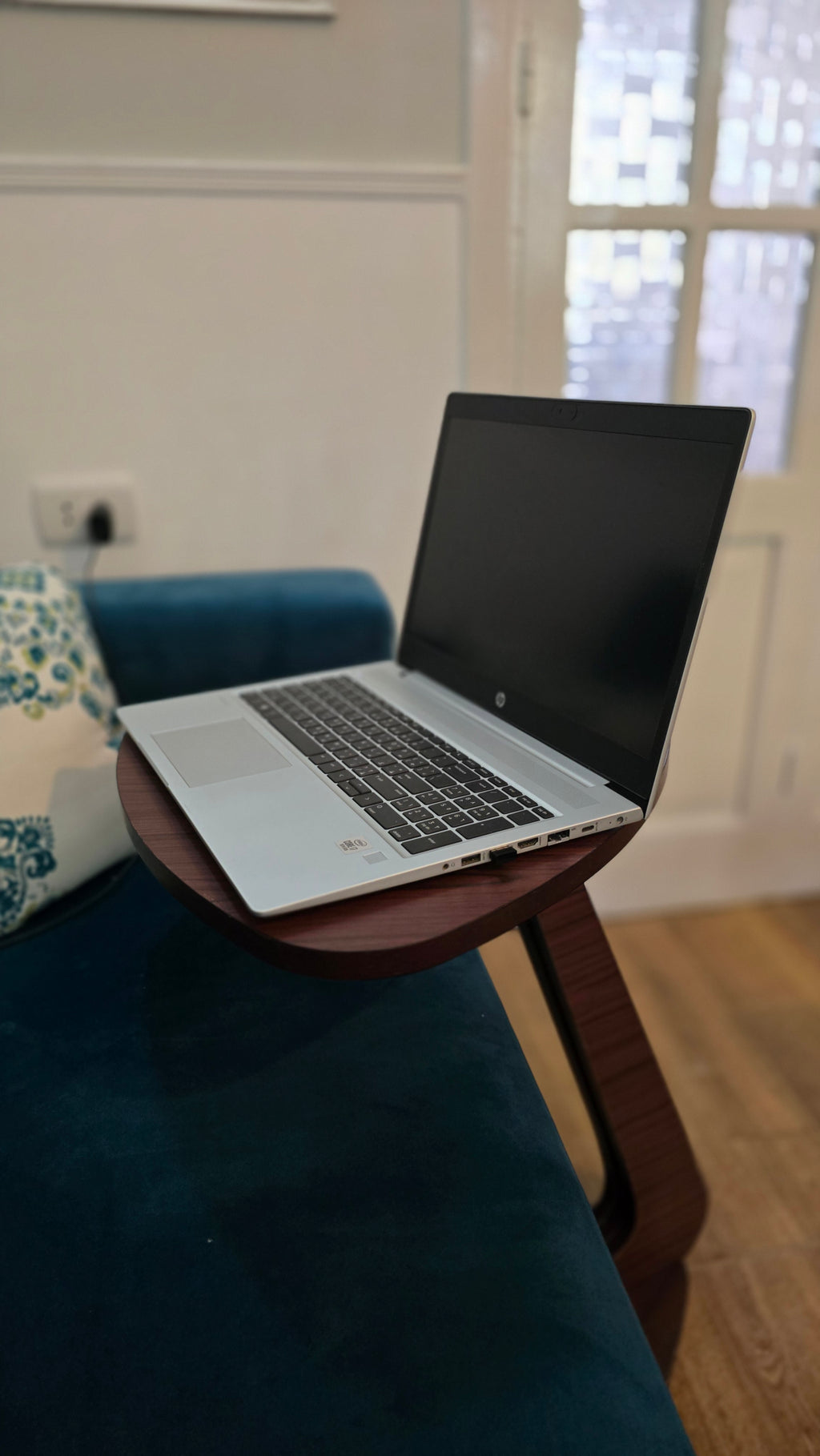 The snuggy table (Brown)